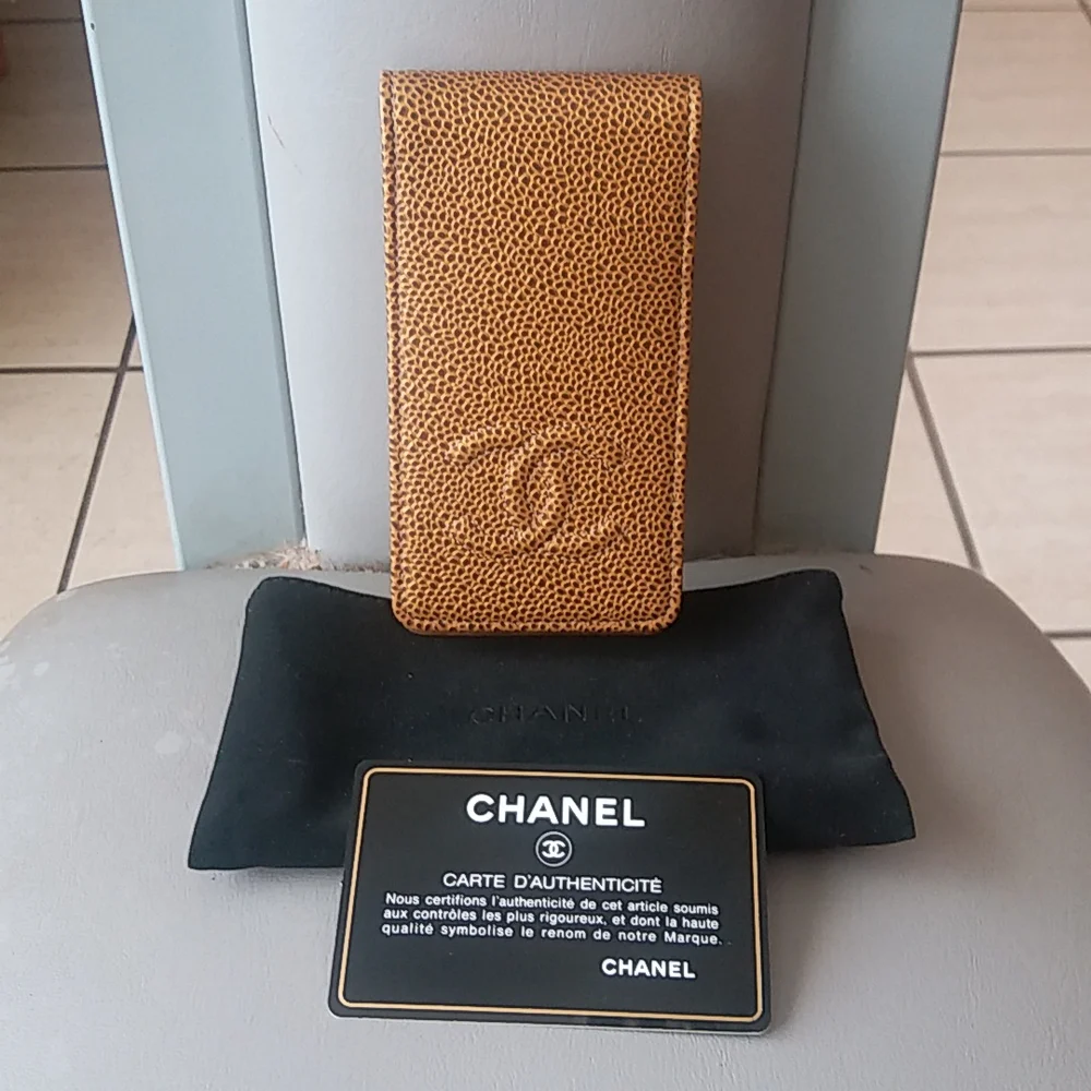 Authentic Chanel Caviar -iPhone 4 case wallet